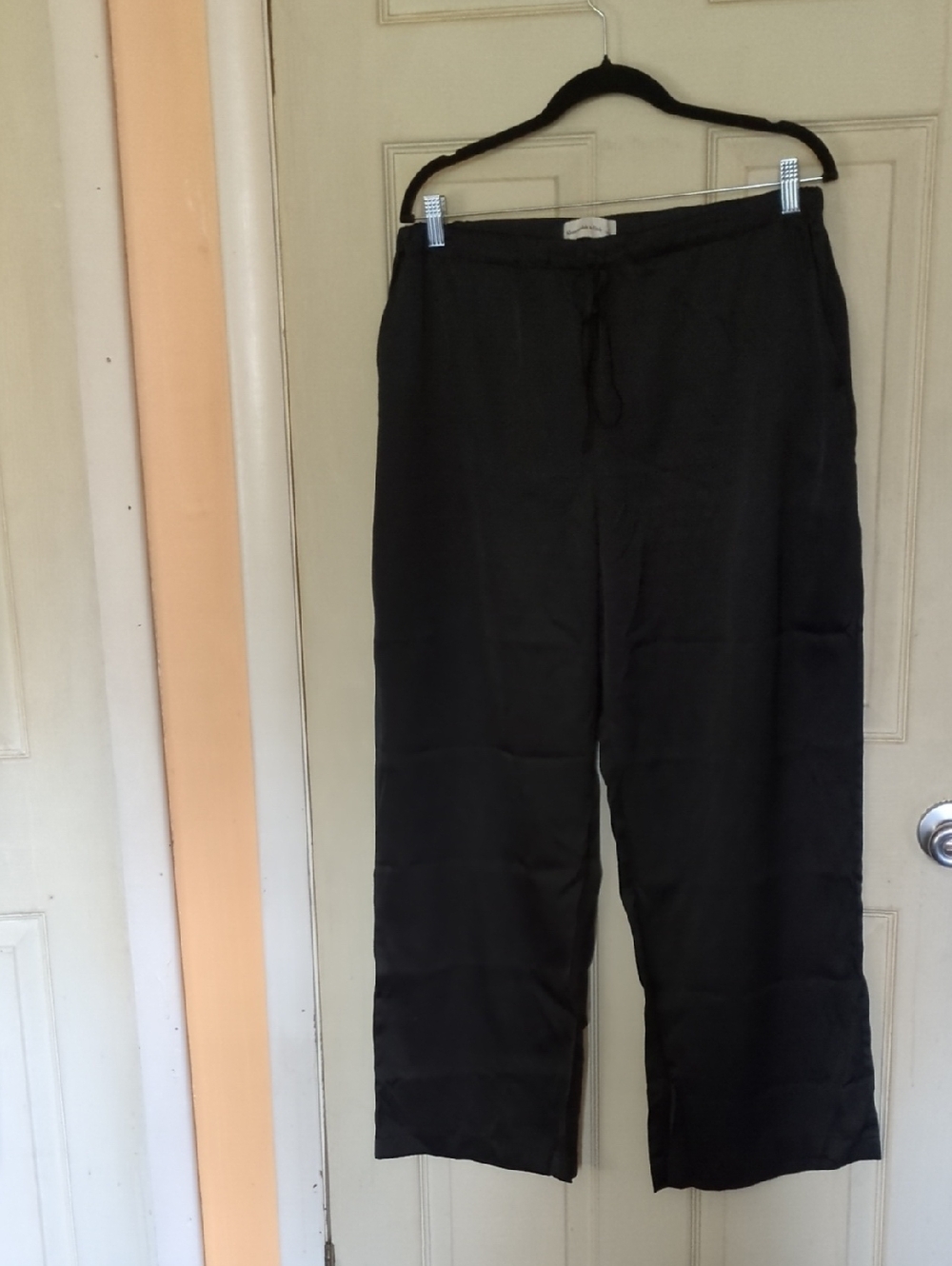 NWOT Abercrombie Fitch Large Short Black Satin Pull-on Pants w/Pockets
